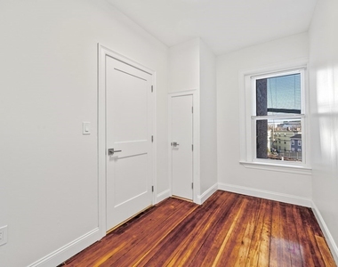 305 Medford St - Photo Thumbnail 12