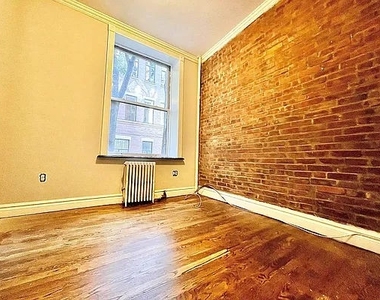 212 East 25th Street - Photo Thumbnail 1