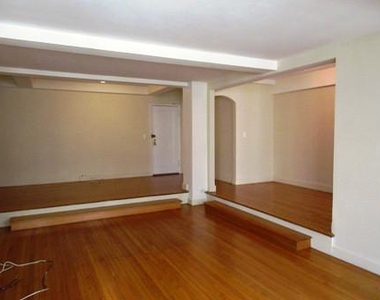  5th Avenue - Photo Thumbnail 2