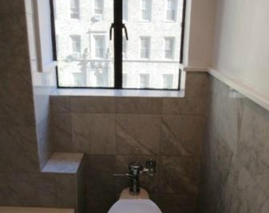  5th Avenue - Photo Thumbnail 6