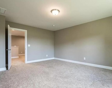 308 Alamosa Place - Photo Thumbnail 5