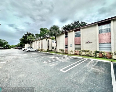 10836 Royal Palm Blvd - Photo Thumbnail 10