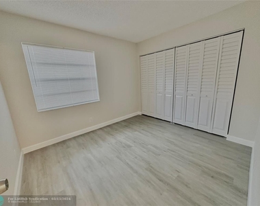 10836 Royal Palm Blvd - Photo Thumbnail 4