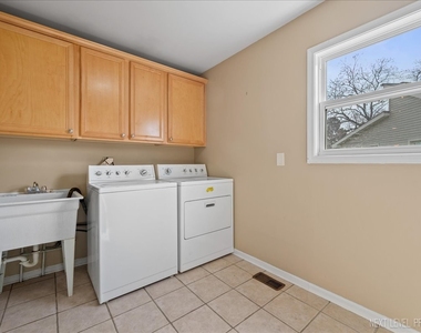 24w667 Blackstone Court - Photo Thumbnail 20