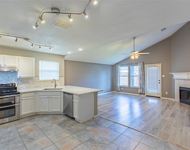 5108 Boxwood Lane - Photo Thumbnail 12