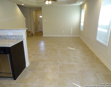 6538 Marcel Way - Photo Thumbnail 9