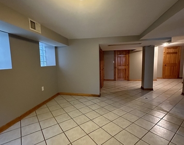 3403 N Hamlin Avenue - Photo Thumbnail 11