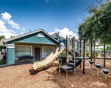 311 Los Altos Way - Photo Thumbnail 28