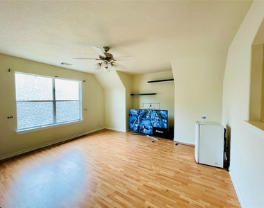 2403 San Conero Drive - Photo Thumbnail 10