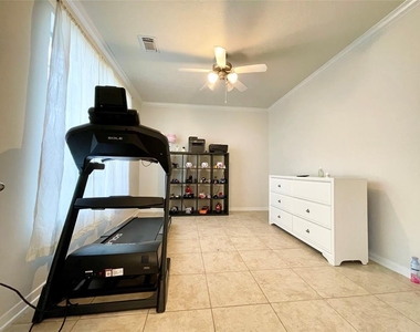 2403 San Conero Drive - Photo Thumbnail 5