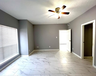 3100 Walnut Bend Lane - Photo Thumbnail 3