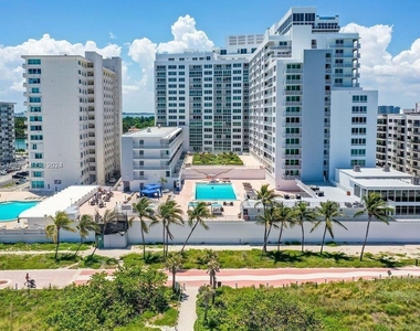 5401 Collins Ave - Photo Thumbnail 1