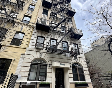 East 8 Street - Photo Thumbnail 18