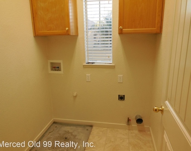 1365 Belmont Dr - Photo Thumbnail 20