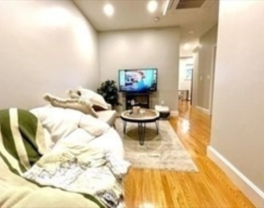 754 Huntington Ave - Photo Thumbnail 5