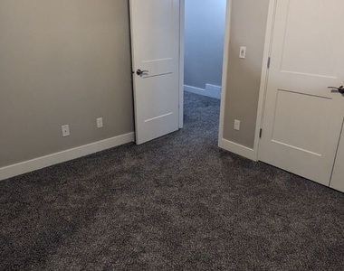 966 Georgia Drive Unit 12 - Photo Thumbnail 9