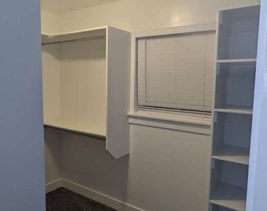 966 Georgia Drive Unit 12 - Photo Thumbnail 4