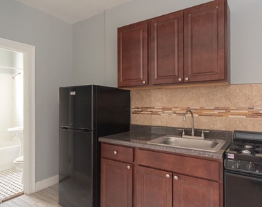 6930 N. Greenview, Unit A907 - Photo Thumbnail 2