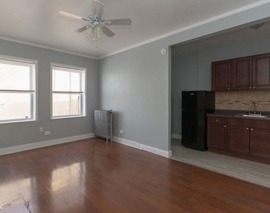 6930 N. Greenview, Unit A907 - Photo Thumbnail 8