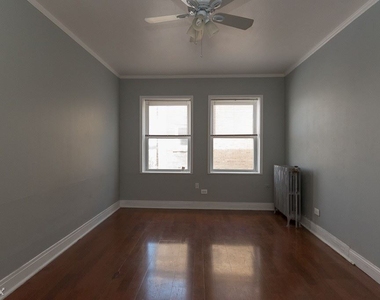 6930 N. Greenview, Unit A907 - Photo Thumbnail 9