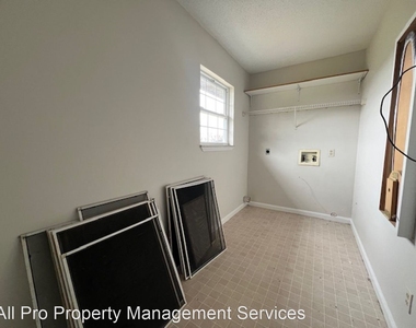 1403 Broadview Circle - Photo Thumbnail 7