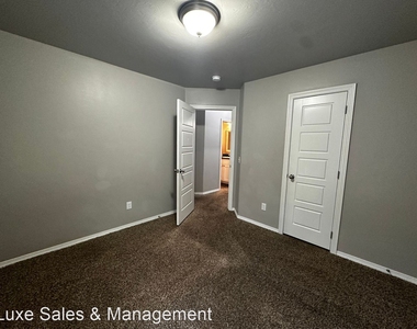 2225 Fallview Dr - Photo Thumbnail 21