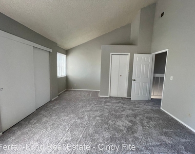 1525 Shannon Way - Photo Thumbnail 9