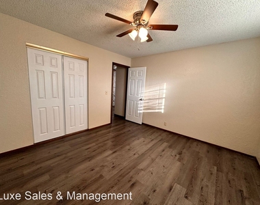 7736 Wegner Way - Photo Thumbnail 9