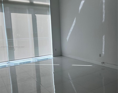 1080 Brickell Ave - Photo Thumbnail 4