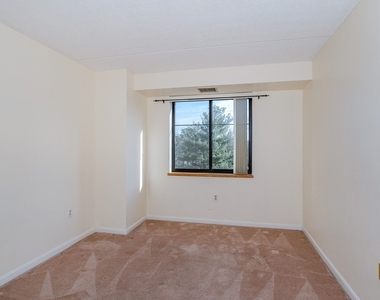 100 Ledgewood Drive - Photo Thumbnail 8