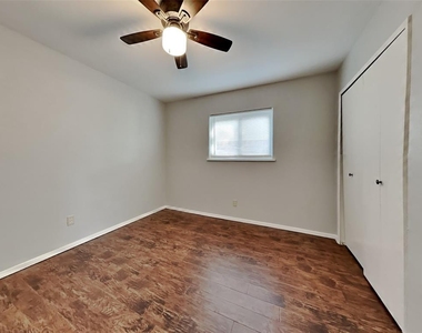 1407 W Spring Creek Parkway - Photo Thumbnail 16