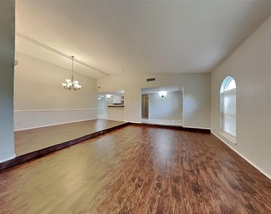 1407 W Spring Creek Parkway - Photo Thumbnail 2