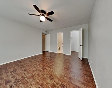 1407 W Spring Creek Parkway - Photo Thumbnail 12