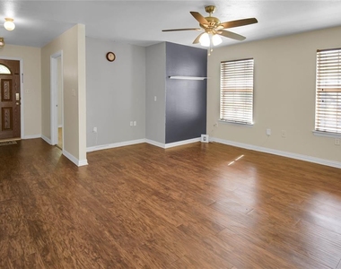 5711 Arlington Park Drive - Photo Thumbnail 4