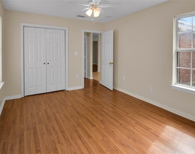 5711 Arlington Park Drive - Photo Thumbnail 12