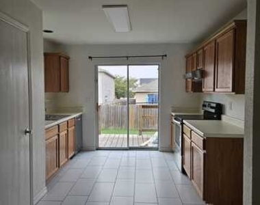 2707 Bluff Crossing - Photo Thumbnail 8