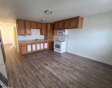 1702 A Street Unit B B - Photo Thumbnail 2