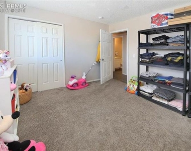 2220 Lisa Dr - Photo Thumbnail 10