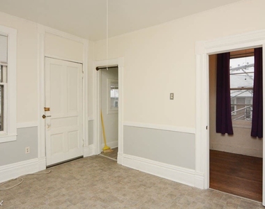 3426 N. Lincoln, Unit 8 - Photo Thumbnail 4