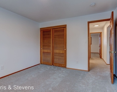 12240 Ne Siskiyou Street - Photo Thumbnail 7