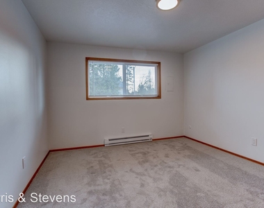 12240 Ne Siskiyou Street - Photo Thumbnail 5