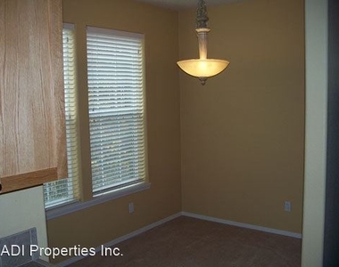 6030 Ne Maidstone St. - Photo Thumbnail 4