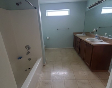 15325 Nw Central Drive Unit 301 - Photo Thumbnail 8