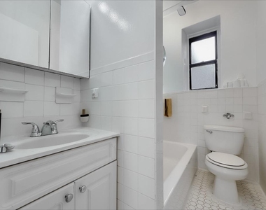 405 West 45th Street - Photo Thumbnail 5