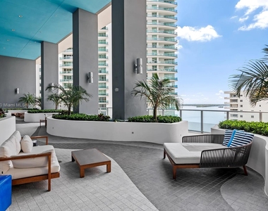 1300 Brickell Bay Dr - Photo Thumbnail 15