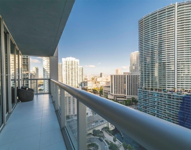 475 Brickell Ave - Photo Thumbnail 2