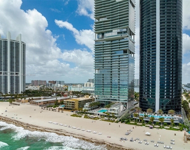 18501 Collins Ave - Photo Thumbnail 1