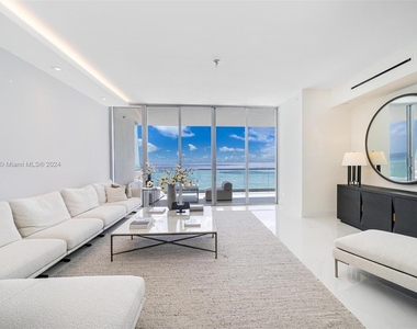 18501 Collins Ave - Photo Thumbnail 4