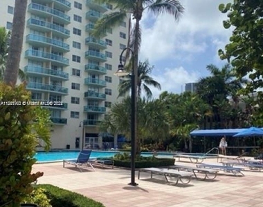 19390 Collins Ave - Photo Thumbnail 31