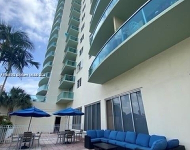 19390 Collins Ave - Photo Thumbnail 32